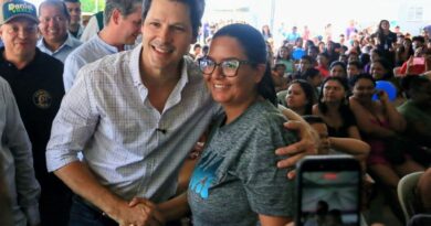 Daniel Vilela entrega 825 cartões do Aluguel Social e 201 moradias em Águas Lindas, ampliando o acesso à habitação para famílias do Entorno. Foto: Benedito Braga.