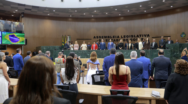 Mulheres de mérito abrilhantam solenidade no Legislativo