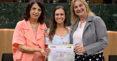 Dra. Zeli destaca fortalecimento da rede de proteção às mulheres durante sessão solene na Alego