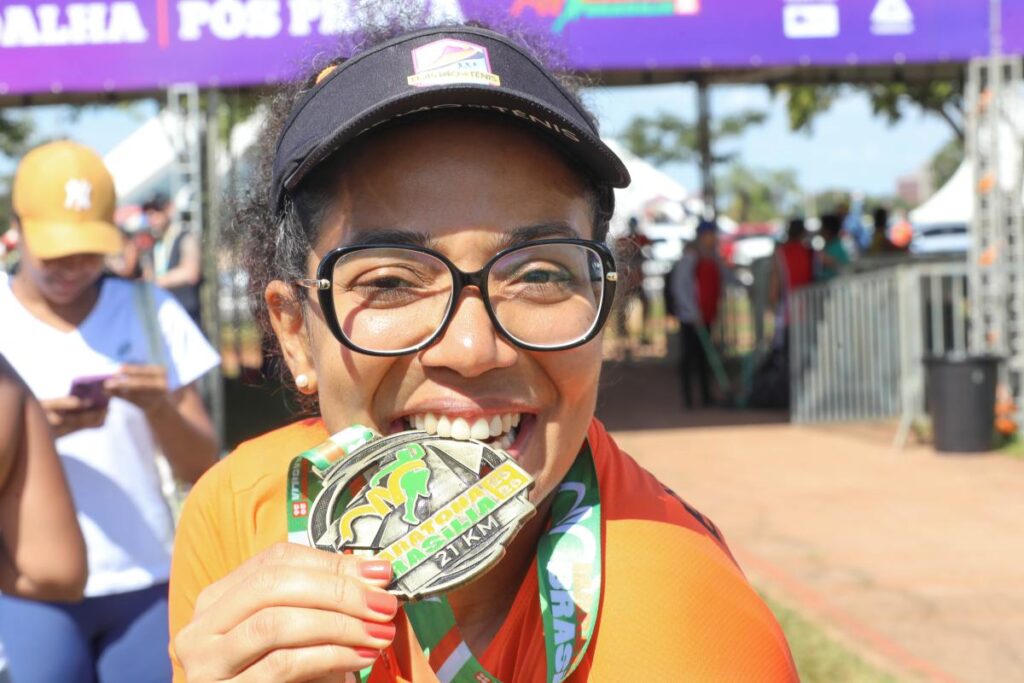 A assistente administrativo Juçara Paranaguá participou da corrida:  “Escolhi Brasília para fazer a minha primeira meia maratona, porque é a cidade onde eu moro e eu estou muito feliz em poder compartilhar esse momento com amigos e família”
