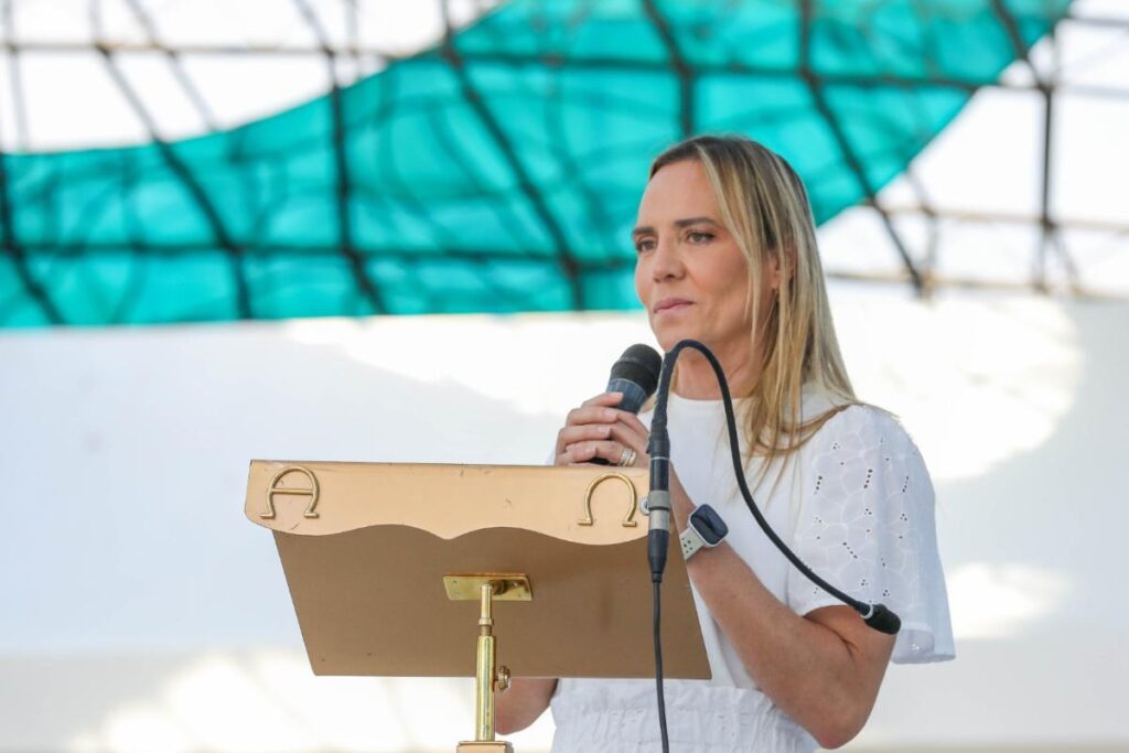 Durante a celebração, a governadora declarou: “O melhor presente que nós podemos dar para Brasília é amá-la verdadeiramente, dar o nosso melhor e ter o coração de Cristo para fazer aquilo que Cristo faria se estivesse no nosso lugar” | Foto: Paulo H. Carvalho/Agência Brasília
