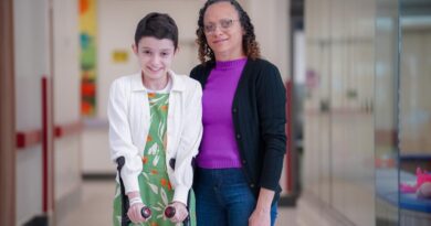 Elivânia dos Passos, moradora de Anápolis, acompanha a filha Laura, de 13 anos, em tratamento no Cora (Fotos: Iron Braz)