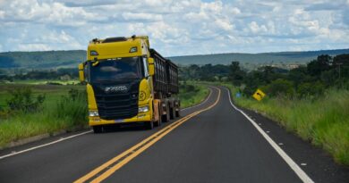 Medida é válida das 7h às 20h para caminhões com três eixos ou mais e não afeta escoamento de cargas perecíveis ou vivas (Foto: Silvano Vital)