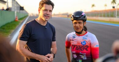 Daniel Vilela libera pista do Autódromo de Goiânia para ciclistas e anuncia construção de Centro Aquático