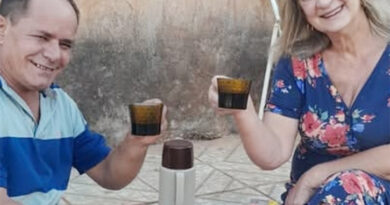 Deputada Drª Zeli em um aconversa descontraída com o diretor do Colégio Valparaíso, Dr. Francisco Girafalt