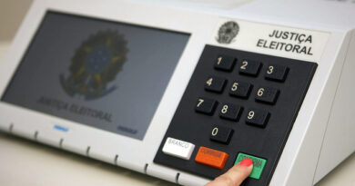 Pré-campanha vira alvo da Justiça Eleitoral e acende alerta para políticos nas redes sociais