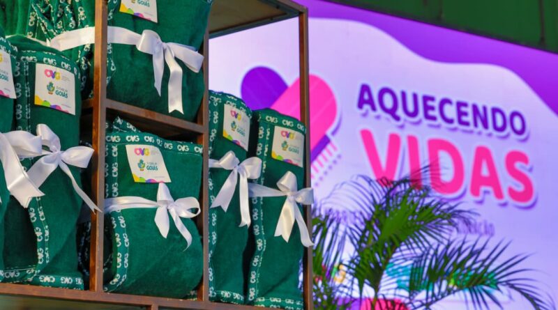 Estado vai distribuir 95 mil cobertores aos 246 municípios, com investimento de R$ 4,2 milhões. OVG e Goiás Social também arrecadam agasalhos até 5 de junho (Fotos: Rômullo Carvalho)