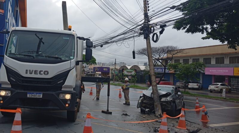 Motoristas de Goiás derrubaram nove postes por dia no primeiro trimestre de 2026