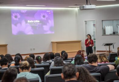 Sala Lilás foi inaugurada nesta quinta-feira (28/05). Iniciativa tem como objetivo fortalecer assistência humanizada e garantir atendimento mais seguro, reservado e acolhedor às vítimas atendidas na unidade (Foto: Klysman Prado)