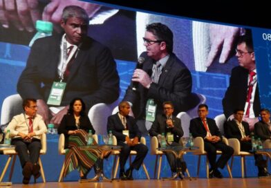 Secretário Rasível Santos fala sobre Programa Goiás Todo Rosa no Congresso Brasileiro de Mastologia (Foto: Marco Monteiro)