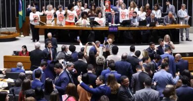 O destaque da votação foi o posicionamento da bancada de Goiás, que votou de forma unânime a favor da proposta nos dois turnos. Parlamentares de diferentes partidos e alinhamentos políticos acompanharam o texto // Foto: Agência Brasil