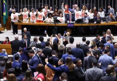 O destaque da votação foi o posicionamento da bancada de Goiás, que votou de forma unânime a favor da proposta nos dois turnos. Parlamentares de diferentes partidos e alinhamentos políticos acompanharam o texto // Foto: Agência Brasil