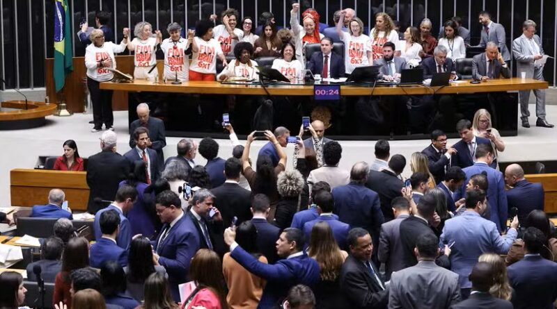 O destaque da votação foi o posicionamento da bancada de Goiás, que votou de forma unânime a favor da proposta nos dois turnos. Parlamentares de diferentes partidos e alinhamentos políticos acompanharam o texto // Foto: Agência Brasil