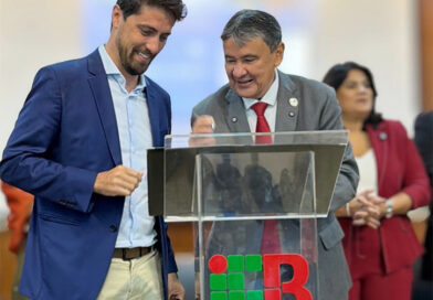 AMAB assina protocolo de intenções do “Programa Acredita No Primeiro Passo”.