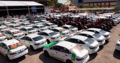 Governo de Goiás entrega veículos aos municípios