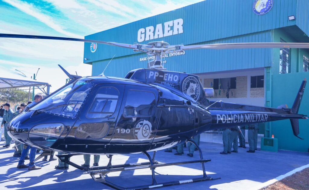 Durante a solenidade, governador anuncia criação do Comando de Policiamento Especializado do Entorno e participa da formatura de operadores aeronáuticos (Foto: Remisson Sales)