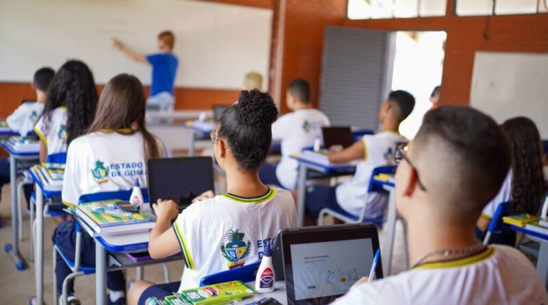 Goiás conquista 1º lugar do país na Redação do Enem 2025 entre redes estaduais