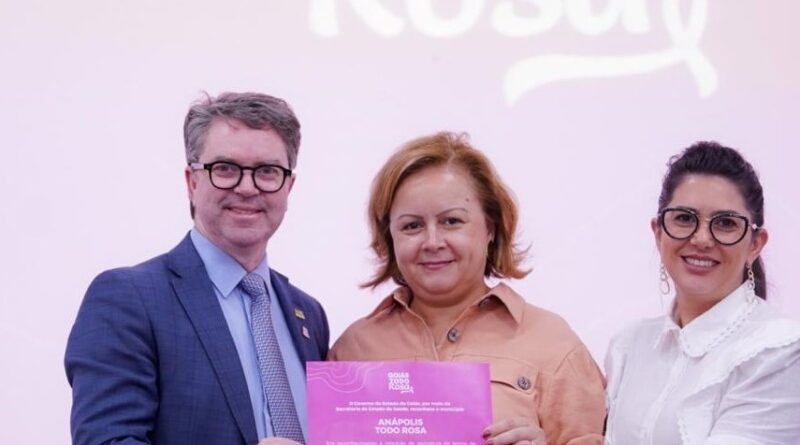 Municípios assinam termo de compromisso que fortalece Política Estadual Goiás Todo Rosa. “Pactuação é fundamental para levar esse cuidado a todas as mulheres goianas e salvar vidas”, afirmou o secretário Rasível Santos (Foto: Iron Braz)