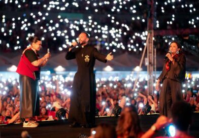 Evento reúne cerca de 100 mil pessoas no Estádio Serra Dourada e recebe pela primeira vez a imagem peregrina de Nossa Senhora de Guadalupe, Padroeira da América Latina (Foto: Júnior Guimarães e Remisson Sales)