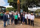 Escavadeira Hidráulica reforça infraestrutura municipal com entrega viabilizada por emenda parlamentar do Senador Vanderlan Cardoso