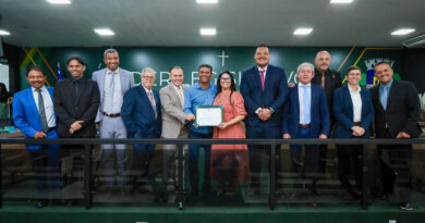 A 110ª Sessão Ordinária da Câmara de Vereadores foi marcada pela entrega de Moções de Aplauso
