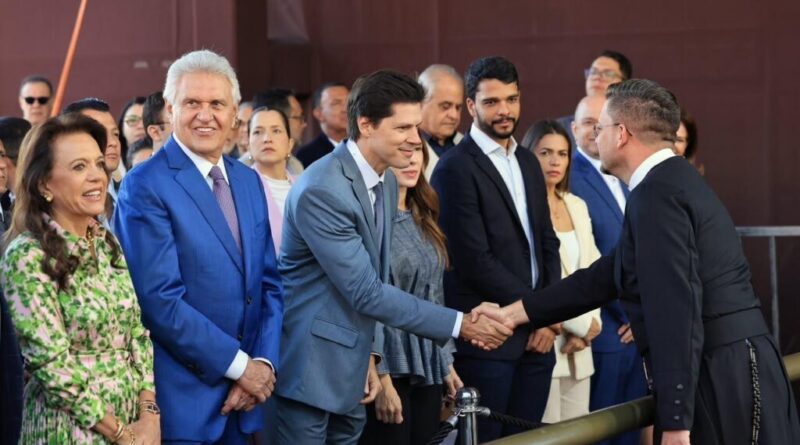 Daniel Vilela e Caiado participam de missa solene do Divino Pai Eterno em Trindade