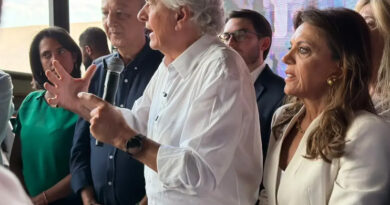 Ronaldo Caiado realiza encontro político em Brasília