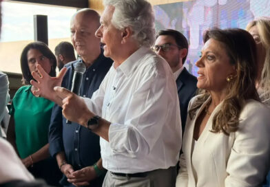 Ronaldo Caiado realiza encontro político em Brasília