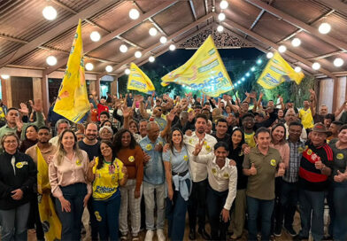 Waguinho reúne multidão e declara apoio à pré-candidatura de Pábio Mossoró em evento com mais de 300 pessoas