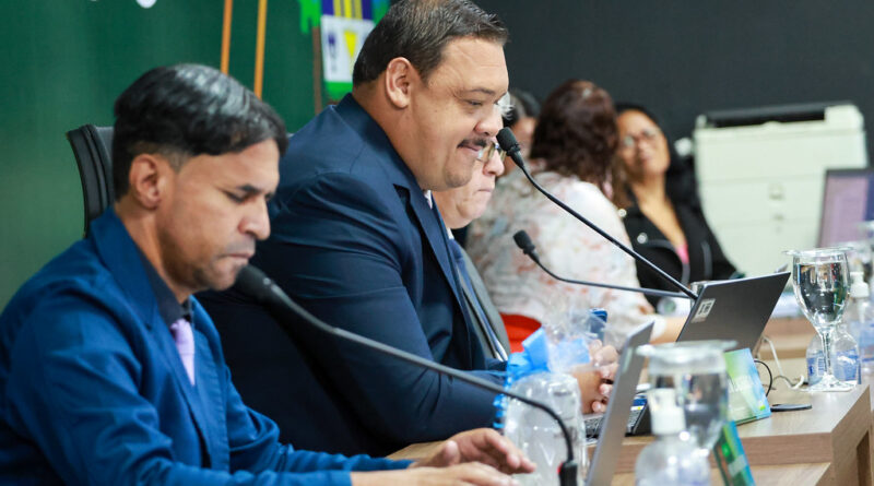 Câmara aprova projeto de prevenção à hipertensão e debate ações para saúde, infraestrutura e segurança viária