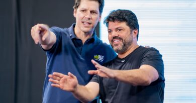 Prefeito de Anápolis oficializa apoio a Daniel Vilela
