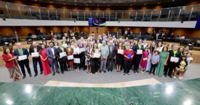 Destaques profissionais são homenageados pelo Parlamento com Título de Cidadania Goiana e Medalha Pedro Ludovico Teixeira