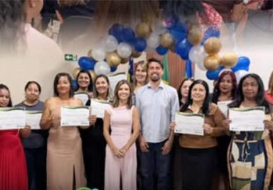 Valparaíso realiza solenidade de entrega de Certificados às formandas dos cursos da Escola de Governo