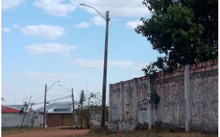 Indicação solicita manutenção da iluminação pública em via próxima ao Colégio CEDDIM