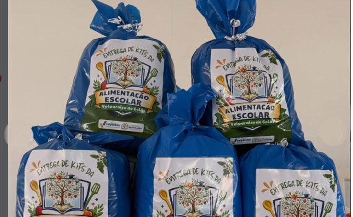 Educação entrega novos uniformes a merendeiras e merendeiros da Rede Municipal de Ensino