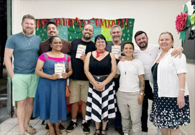 O tempo passa, mas alguns encontros ficam: noite de literatura celebra as coisas simples da vida