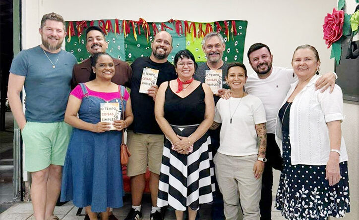 O tempo passa, mas alguns encontros ficam: noite de literatura celebra as coisas simples da vida
