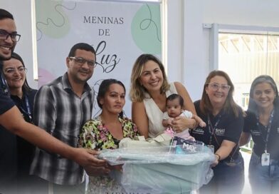 Programa MENINAS DE LUZ entrega 130 enxovais à gestantes acompanhadas pela Assistência Social