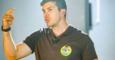 Pedro Sales desiste de candidatura a deputado federal e anuncia retorno a Brasília