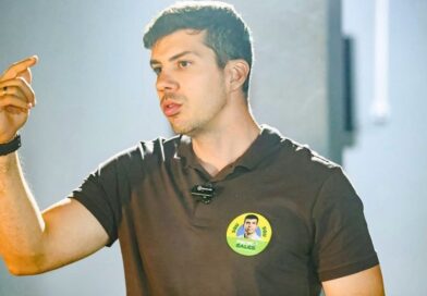 Pedro Sales desiste de candidatura a deputado federal e anuncia retorno a Brasília