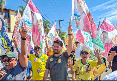 Candidatos realizam caminhadas pelas ruas da cidade fortalencendo a campanha eleitoral