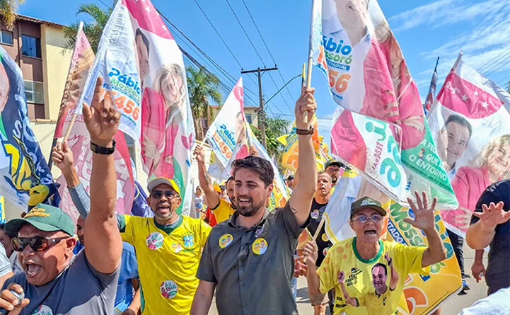 Candidatos realizam caminhadas pelas ruas da cidade fortalencendo a campanha eleitoral