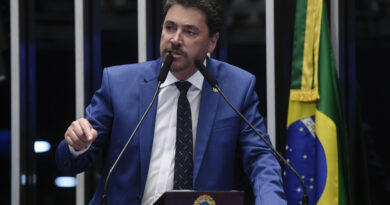 Wilder Moraes assina pedido de impeachment de Alexandre de Moraes, Ministro do STF