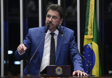 Wilder Moraes assina pedido de impeachment de Alexandre de Moraes, Ministro do STF