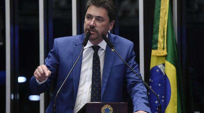 Wilder Moraes assina pedido de impeachment de Alexandre de Moraes, Ministro do STF