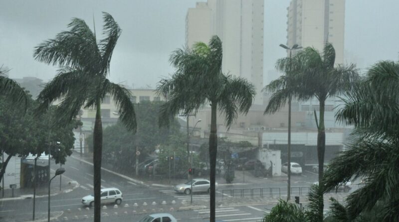 Goiás tem alerta amarelo para chuvas intensas, trovoadas e ventos de até 60 km/h