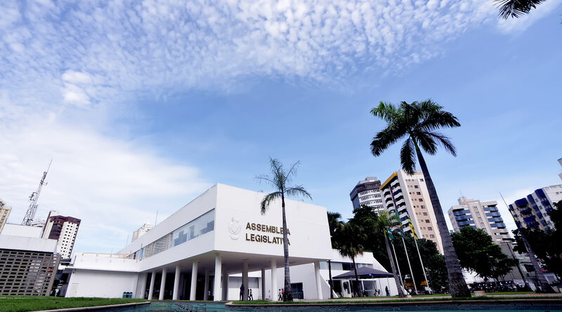 Deputados começam articulações de candidaturas para presidir a Alego
