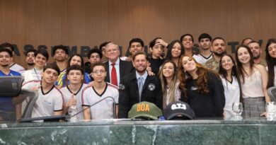 Alunos do Colégio Desafio visitaram a Casa nesta 5ª-feira, 22, no Programa Deputados e Deputadas do Futuro