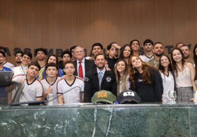 Alunos do Colégio Desafio visitaram a Casa nesta 5ª-feira, 22, no Programa Deputados e Deputadas do Futuro