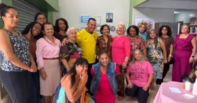 Biblioteca Pública Municipal Cora Coralina realiza Café da Manhã com poemas e rosas em alusão ao Outubro Rosa